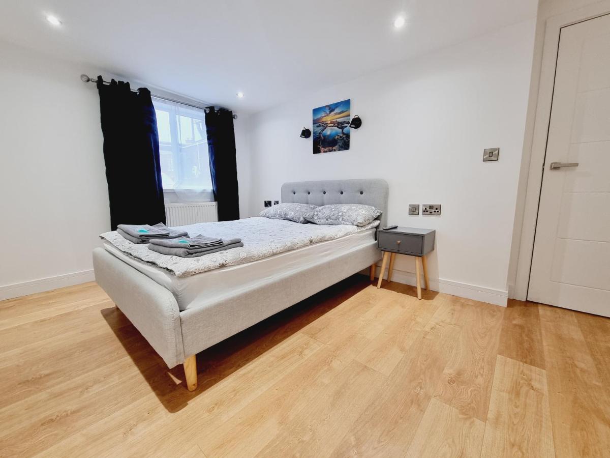 Lmk, Spacious 1 Bedroom Ground Floor Apartment, Ev Charger, Free Parking Wi-Fi, Great Location Belfast Bagian luar foto